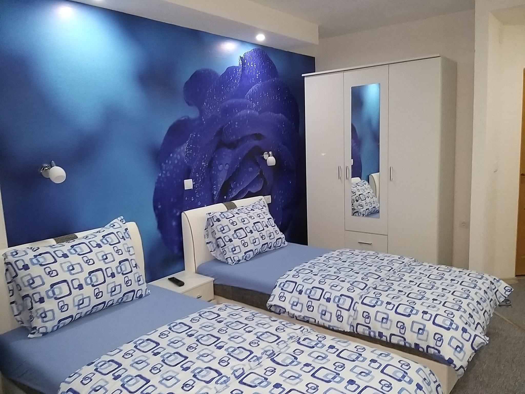 Room image description